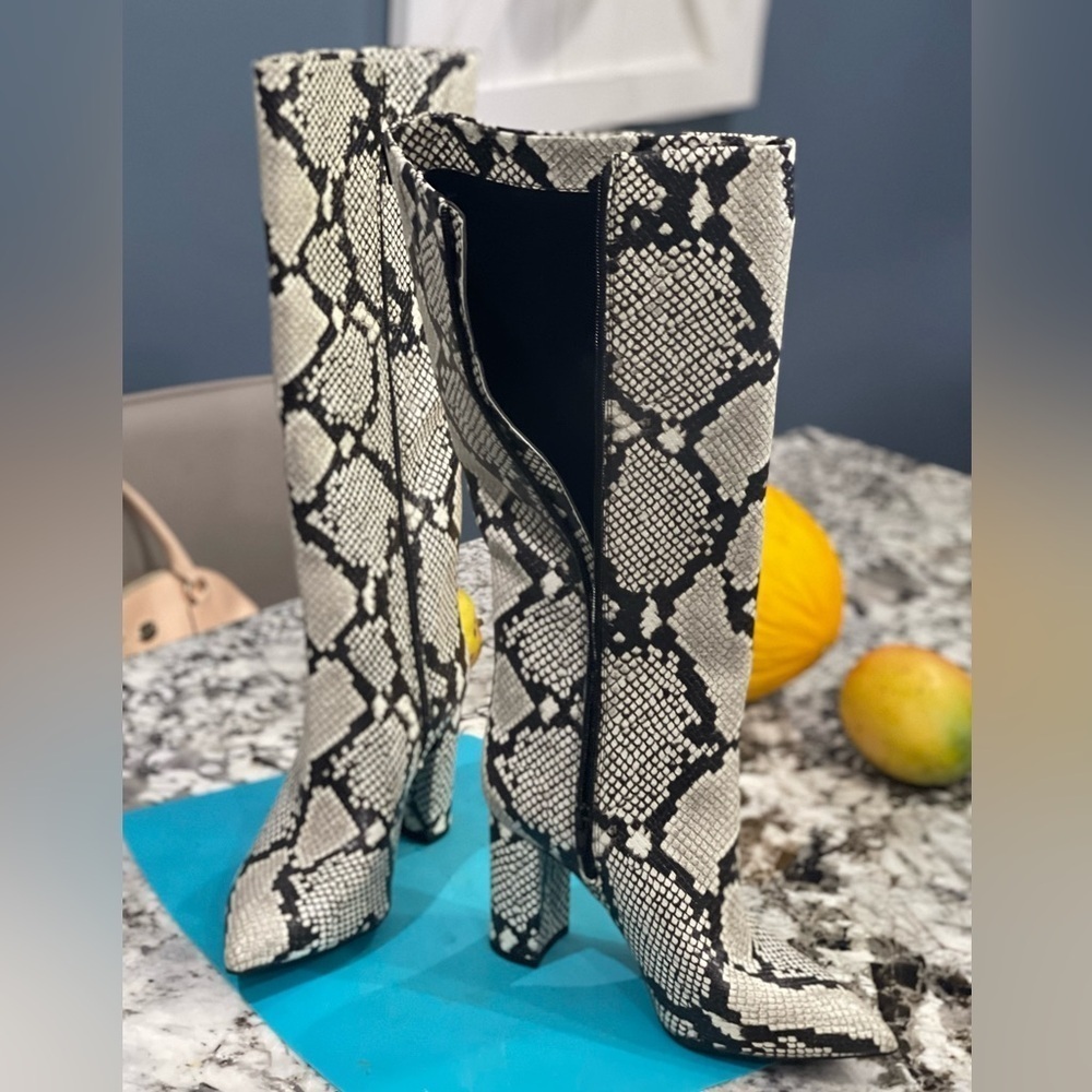 INC  NWT Painton Blk Heel Boots woman’s size 7.5 - Picture 2 of 14